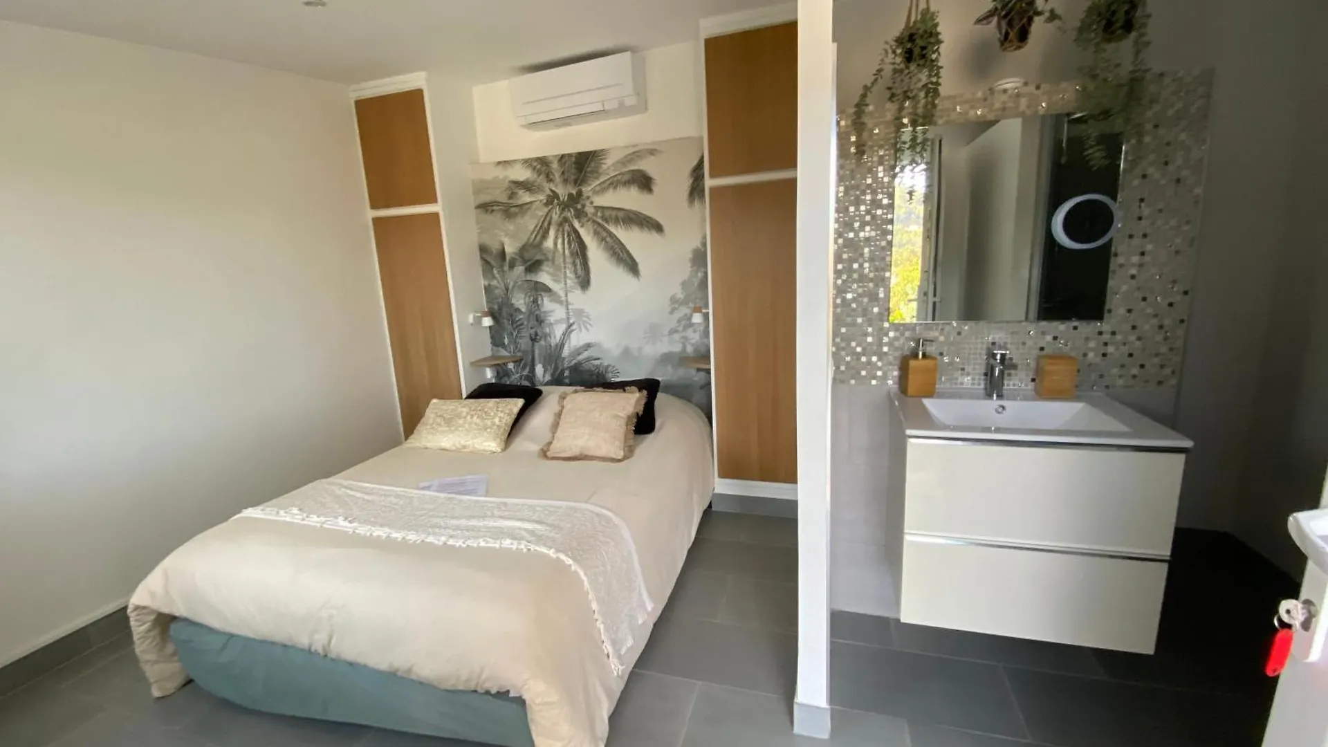 La Belle Vue Hotel Cuers Guest house