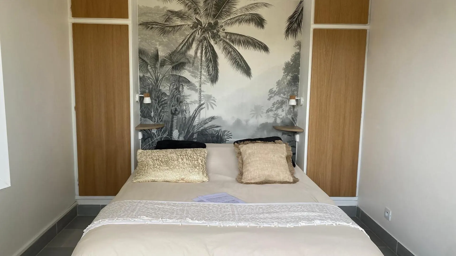 La Belle Vue Hotel Cuers 0*,  France