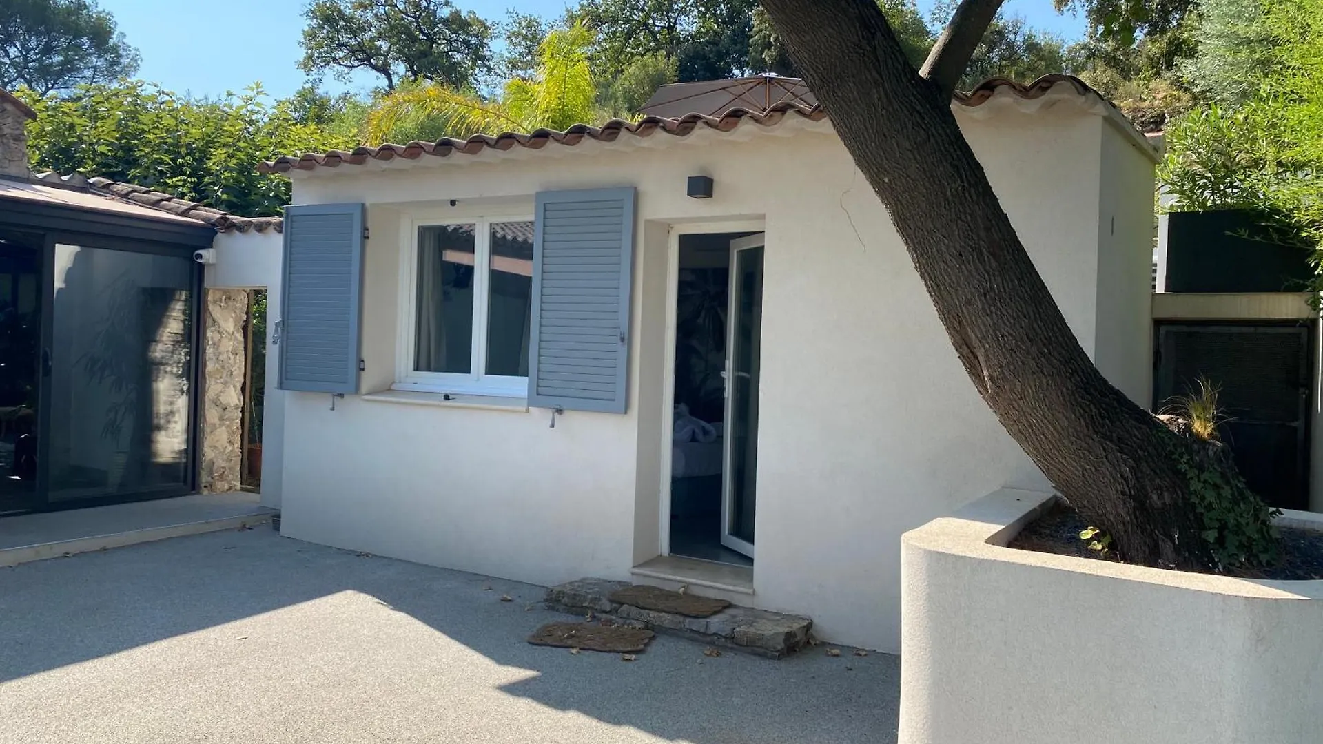 La Belle Vue Hotel Cuers Guest house