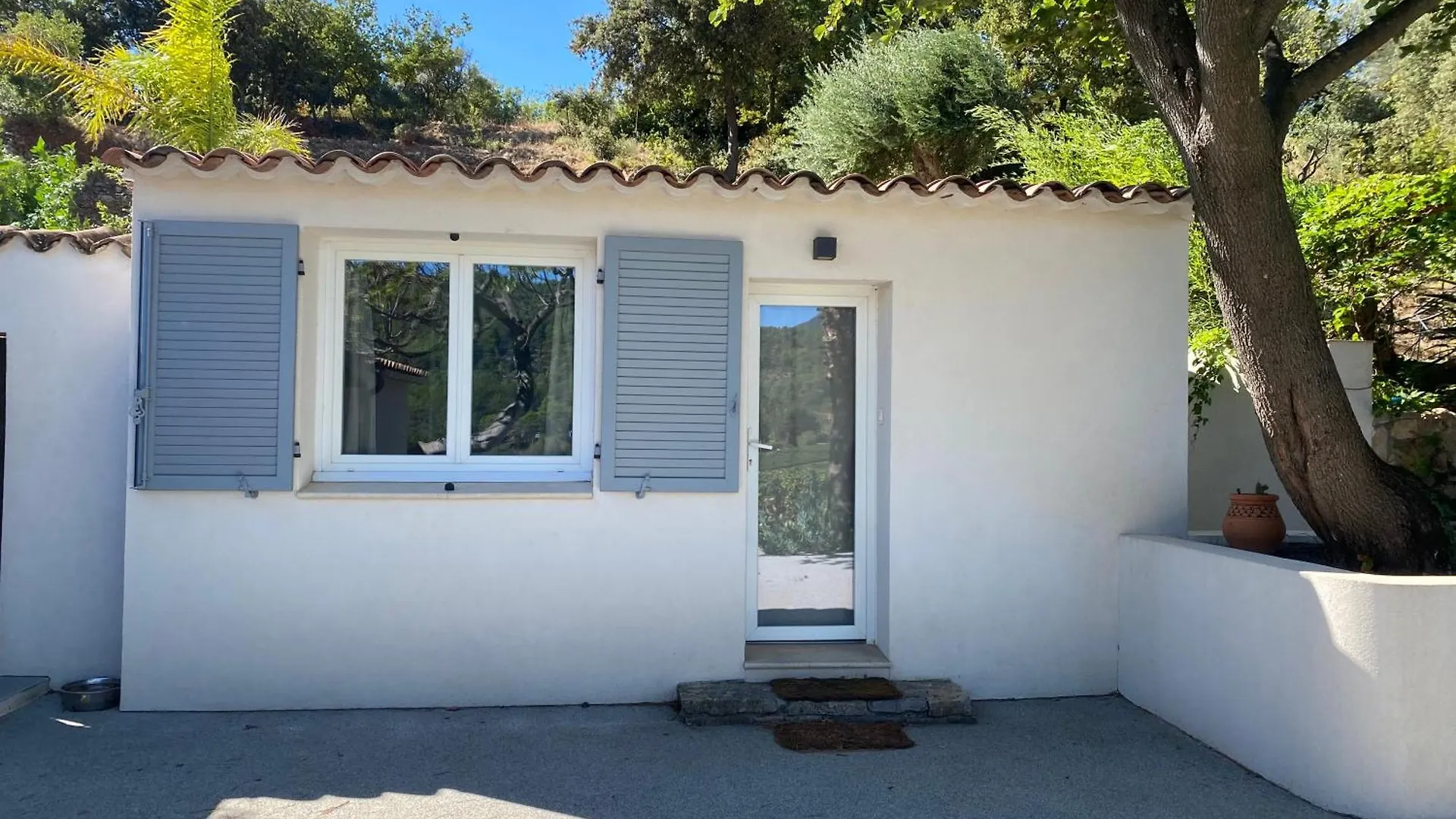 La Belle Vue Hotel Cuers Guest house